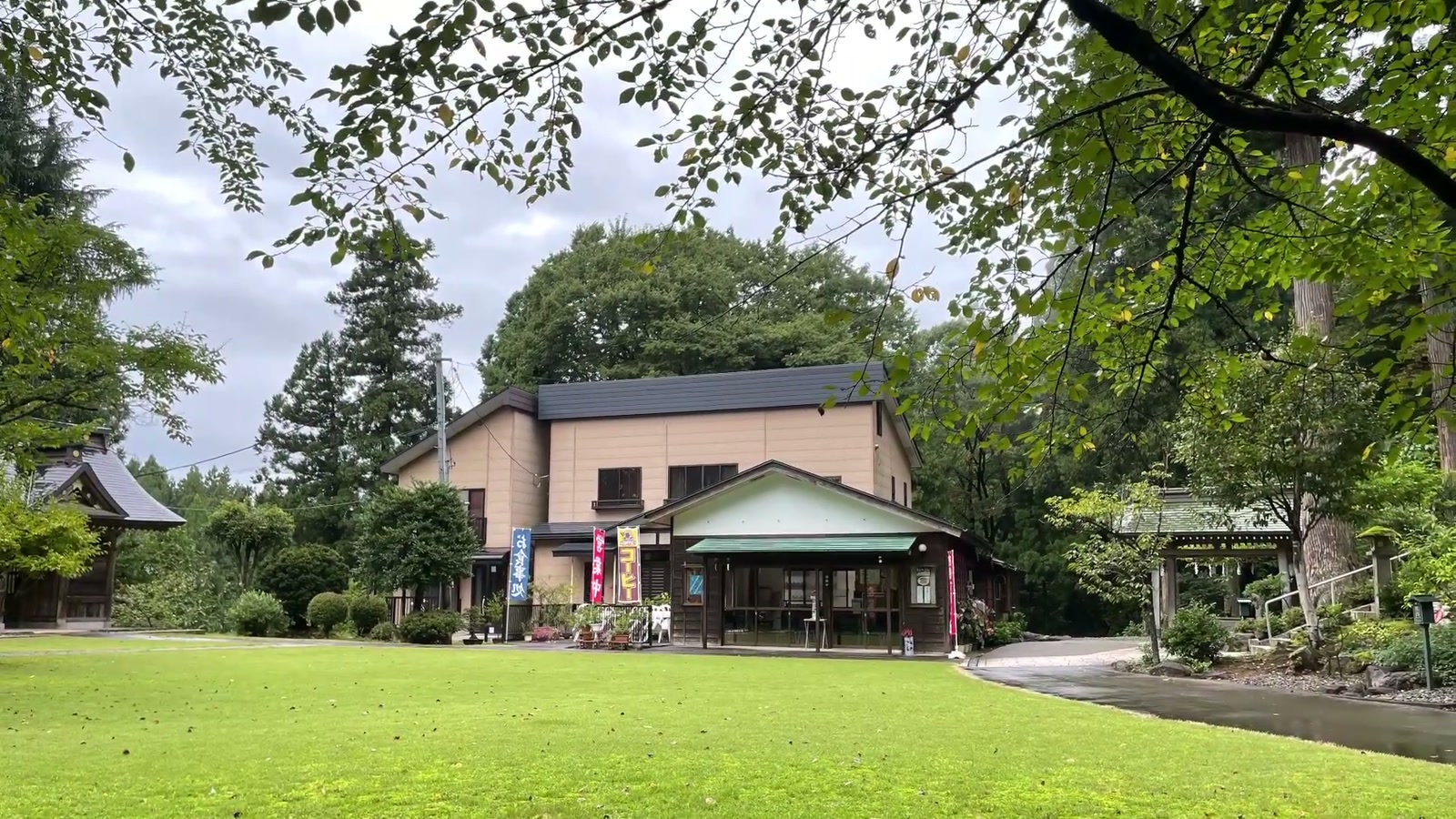 かつて奉納競馬でにぎわった宮路