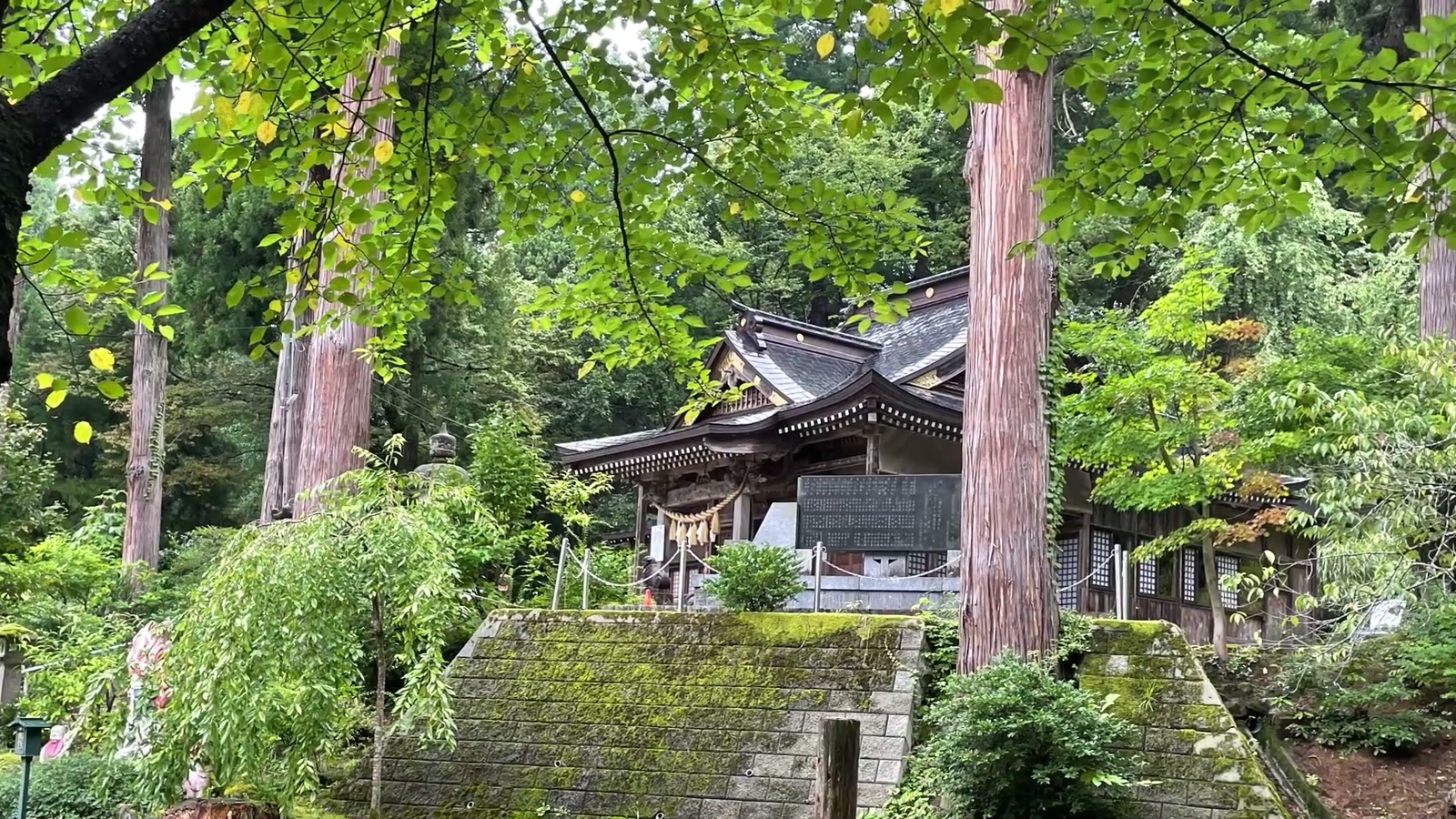 地元で「みやじさま」と親しまれる石動神社