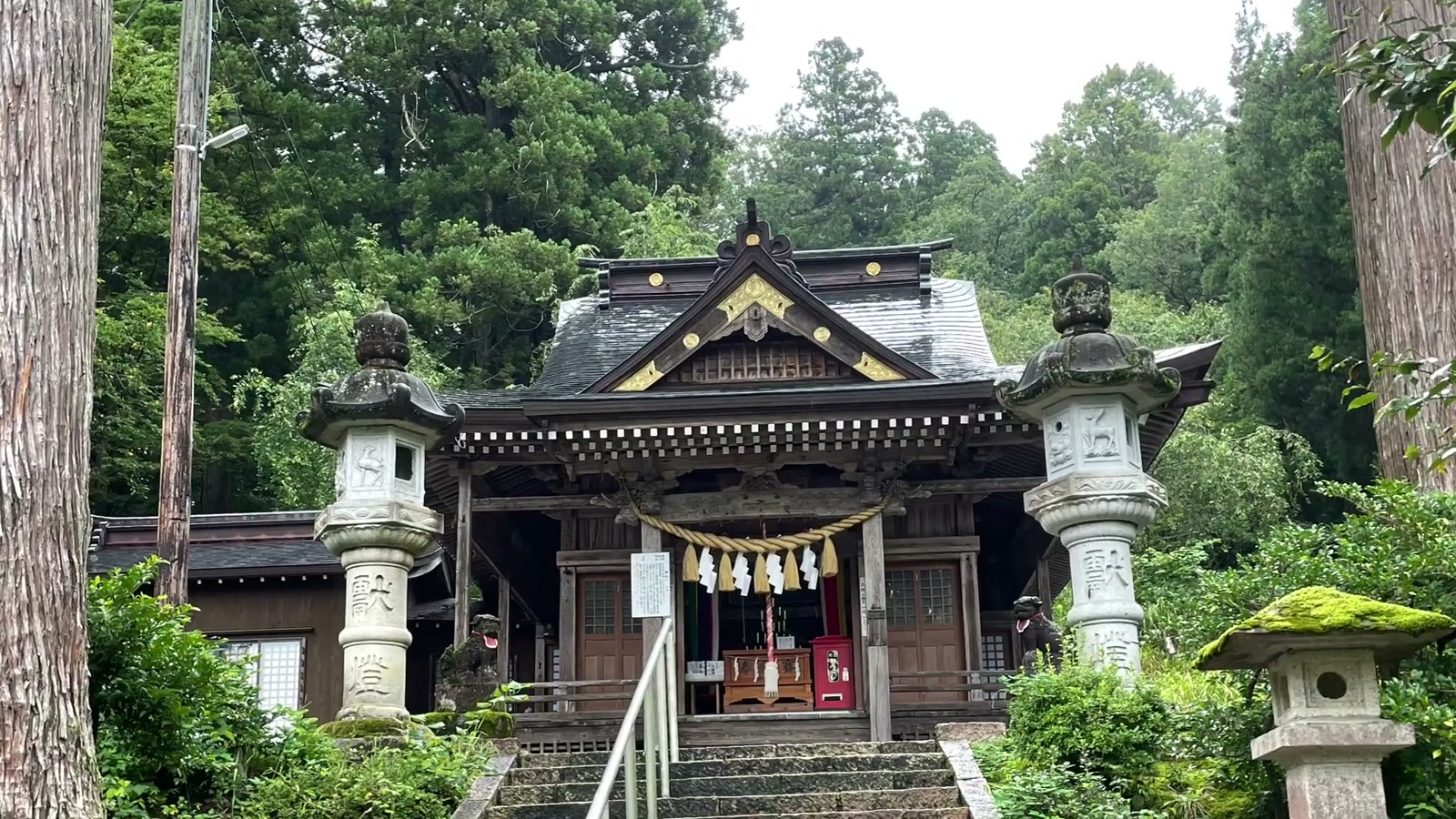 地元で「みやじさま」と親しまれる石動神社