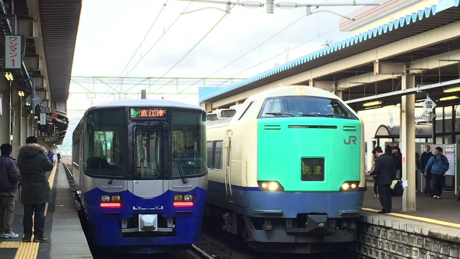 まるで動く博物館。多彩な列車が集結